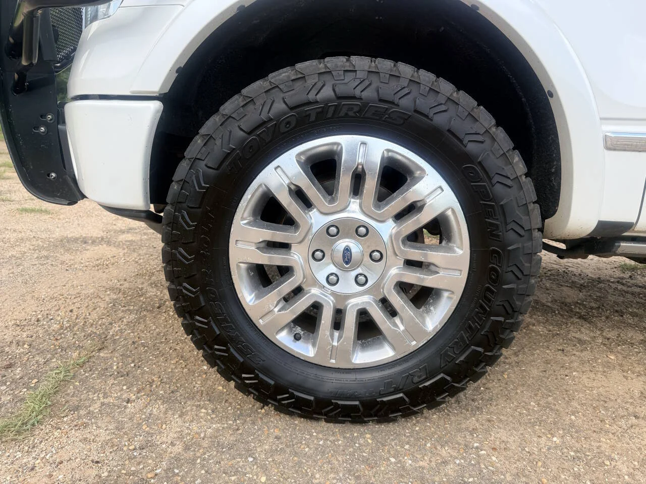 Used 2014 White Ford Platinum 4x4 4dr SuperCrew Styleside 5.5 ft. SB image 13