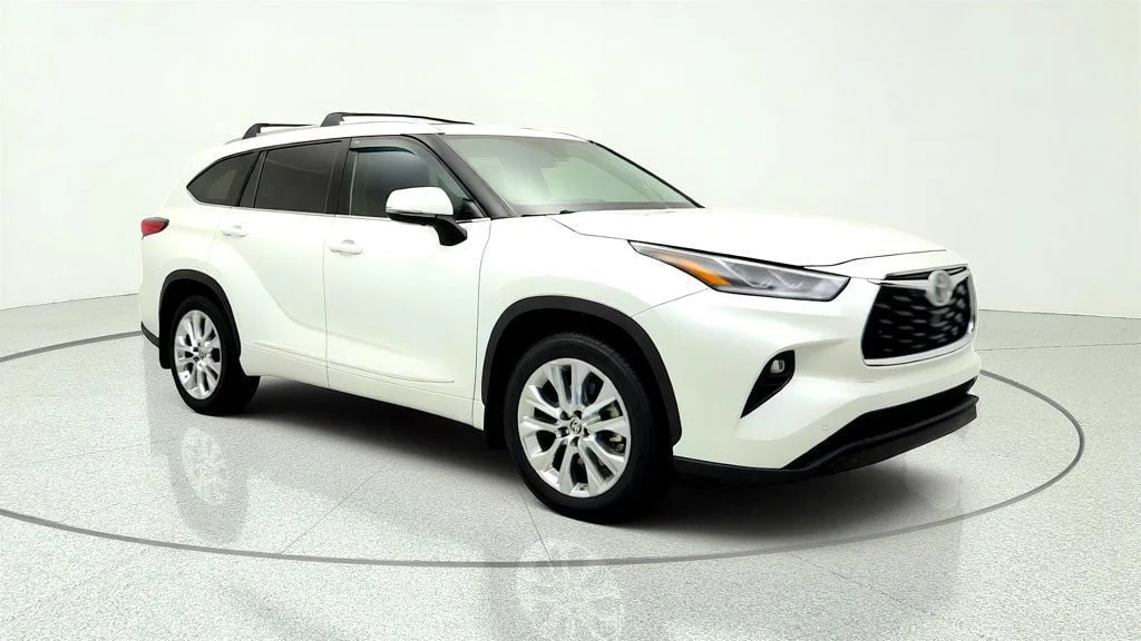 Used 2023 Wind Chill Pearl Toyota Limited-L4T AWD image 3