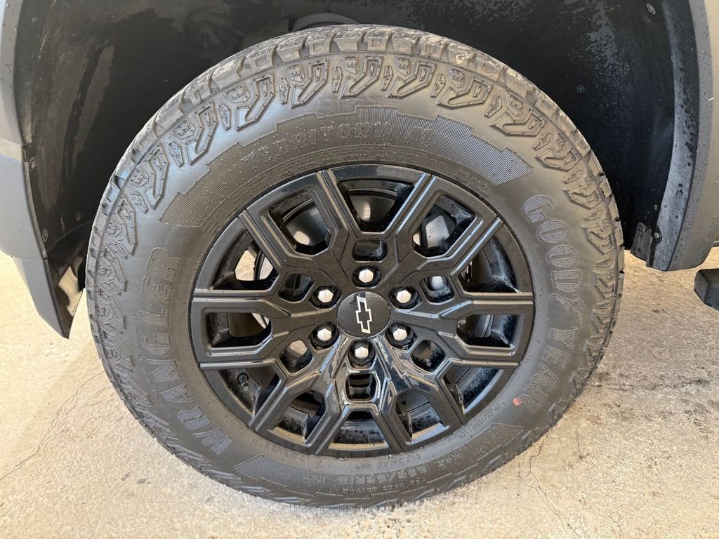 Used 2024 Bronze Metallic Chevrolet Trail Boss image 4