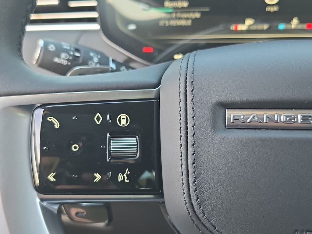 New 2026 Ostuni Pearl White LAND ROVER SE LWB 7-Seats / V8 image 19