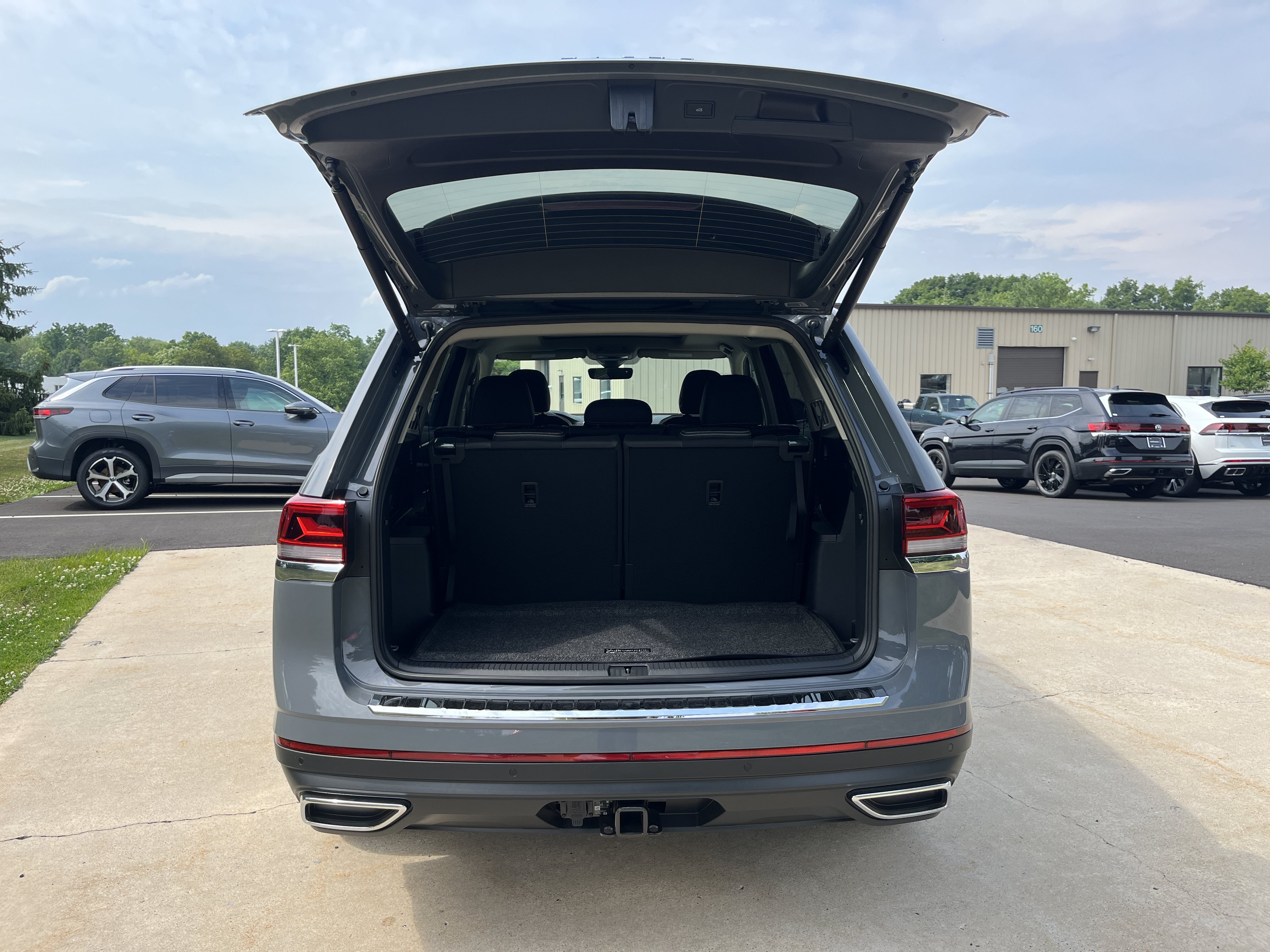 New 2026 Pure Gray Volkswagen 2.0T SE w/Technology image 13