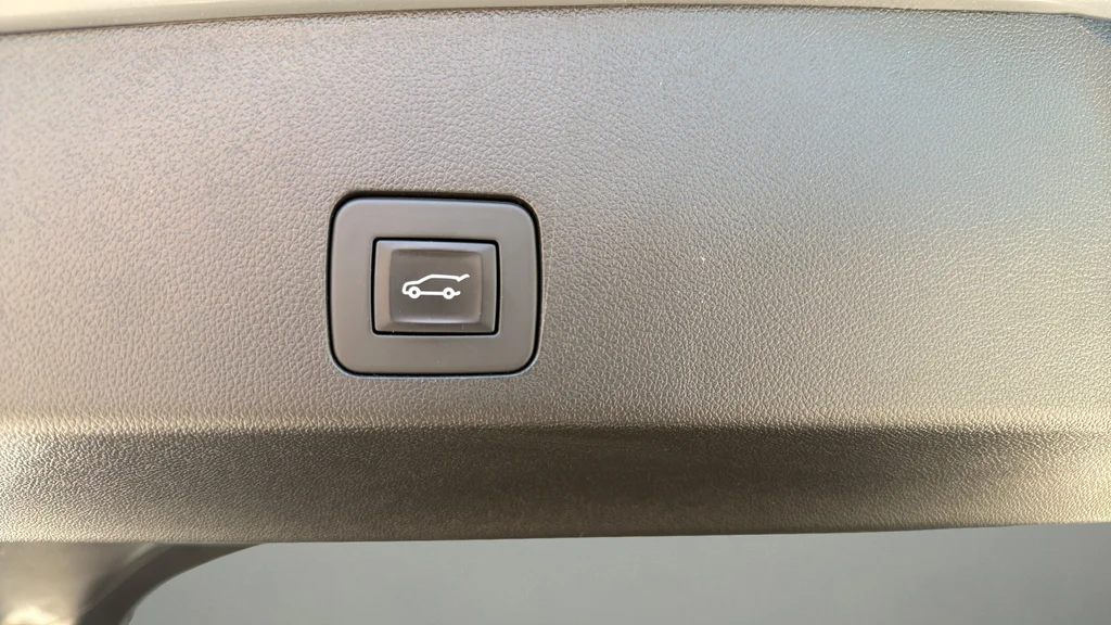 Used 2021  Buick Select image 18