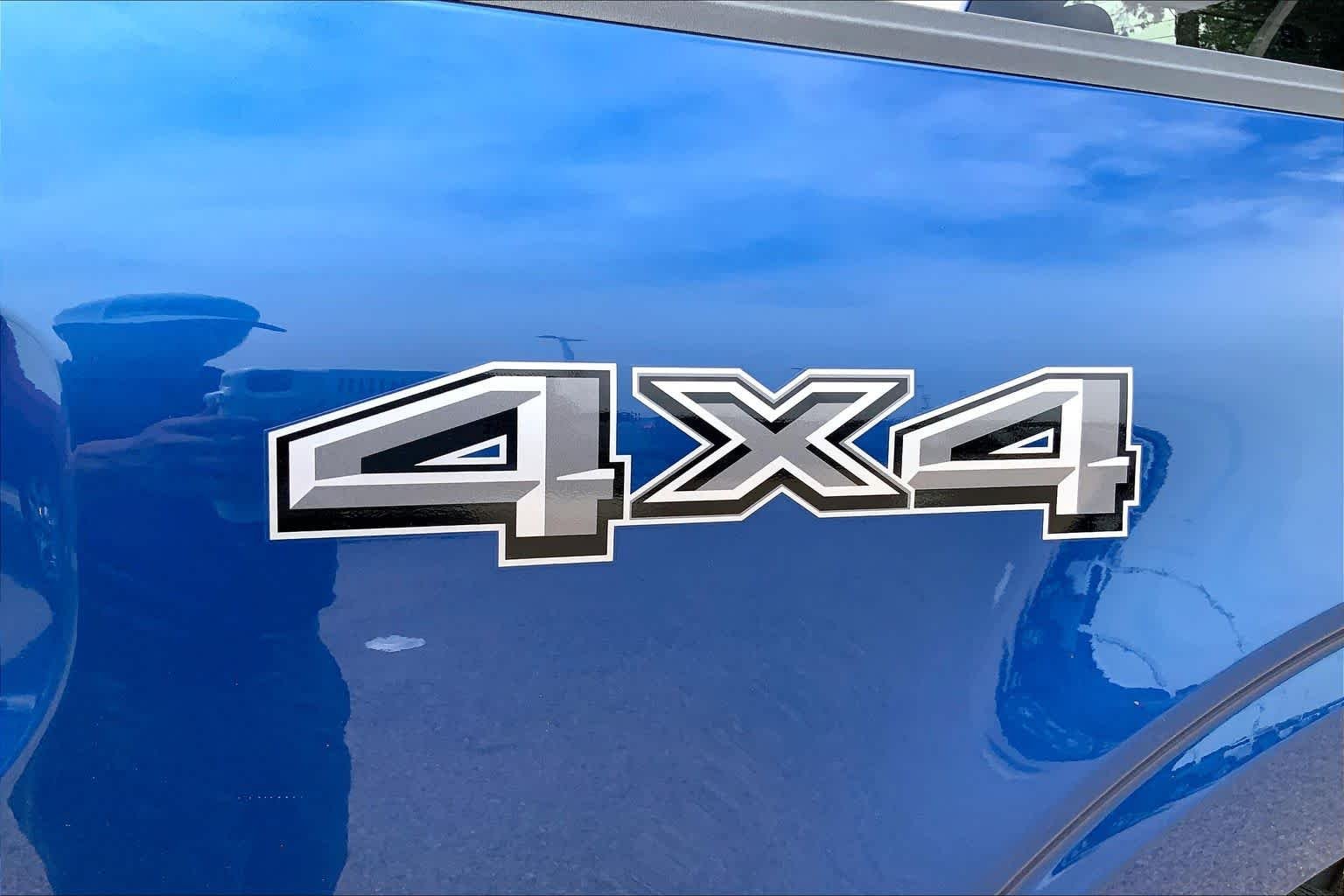 Used 2025 Atlas Blue Metallic Ford XLT image 33