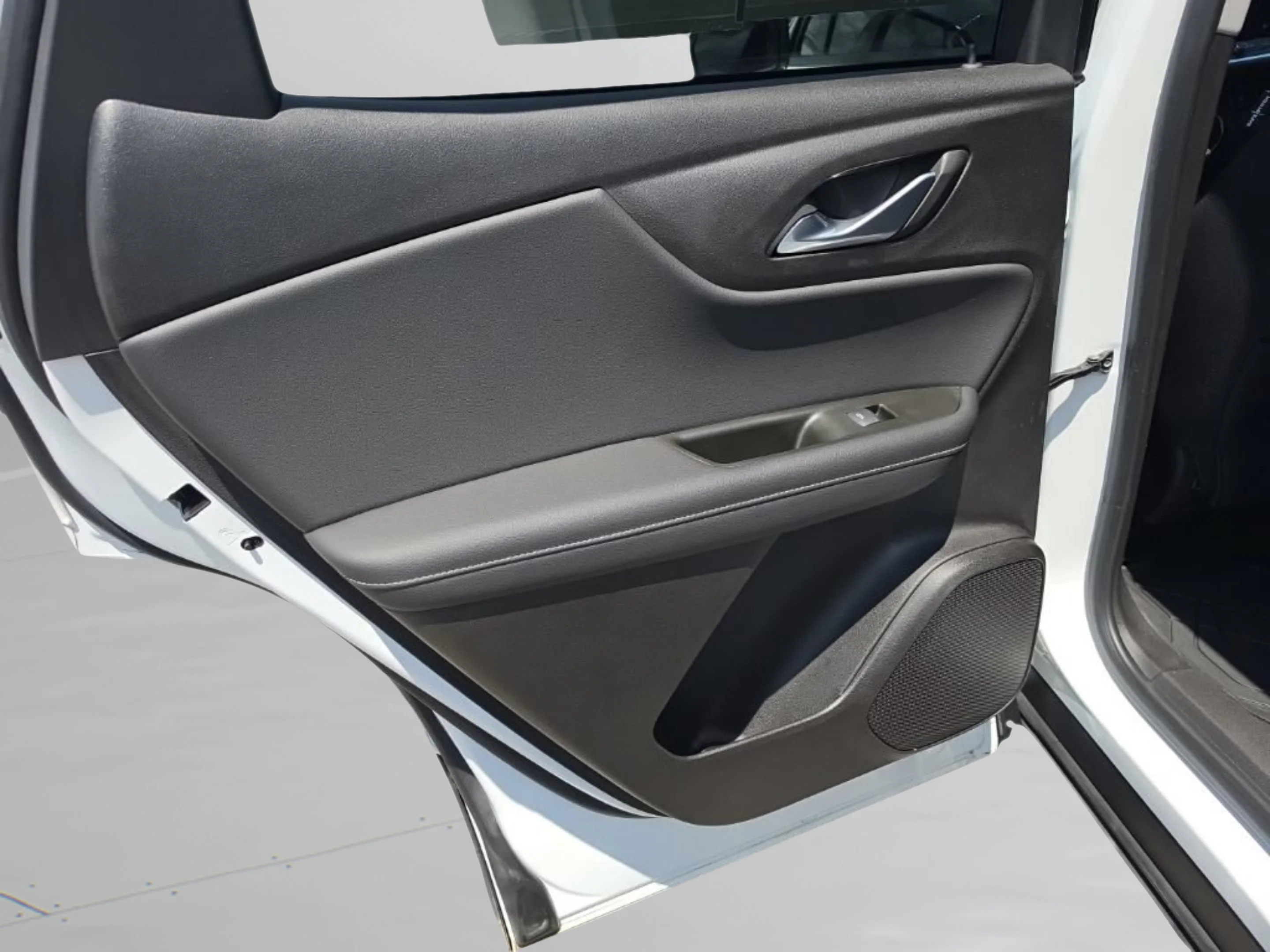 Used 2024 Summit White Chevrolet 2LT image 26