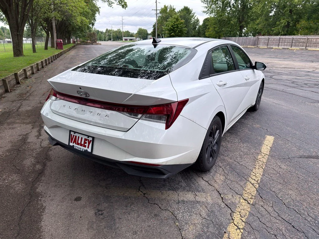 Used 2021 Gray Hyundai SEL image 9