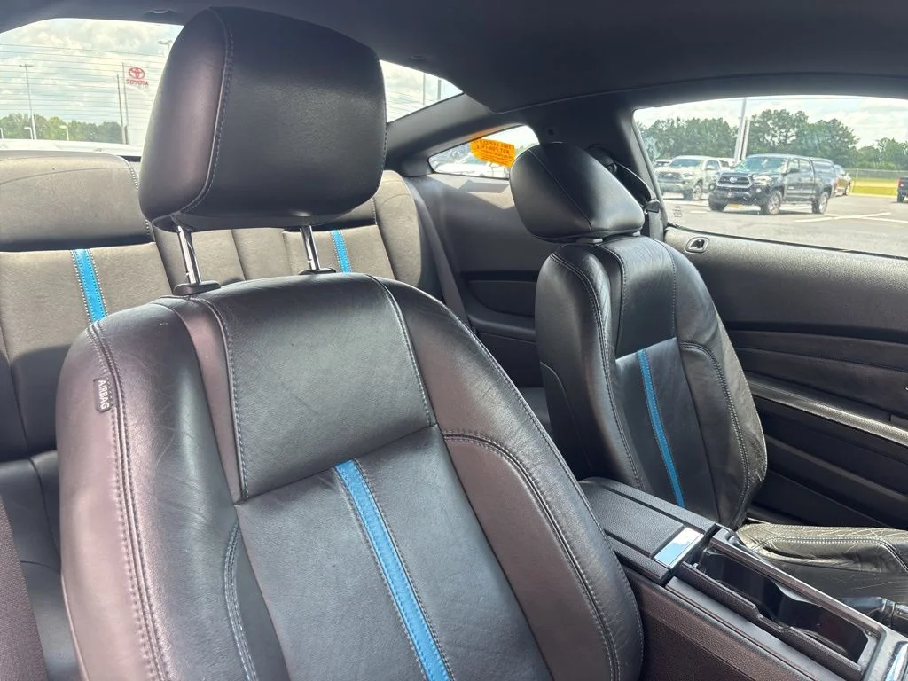 Used 2010  Ford GT Premium image 16