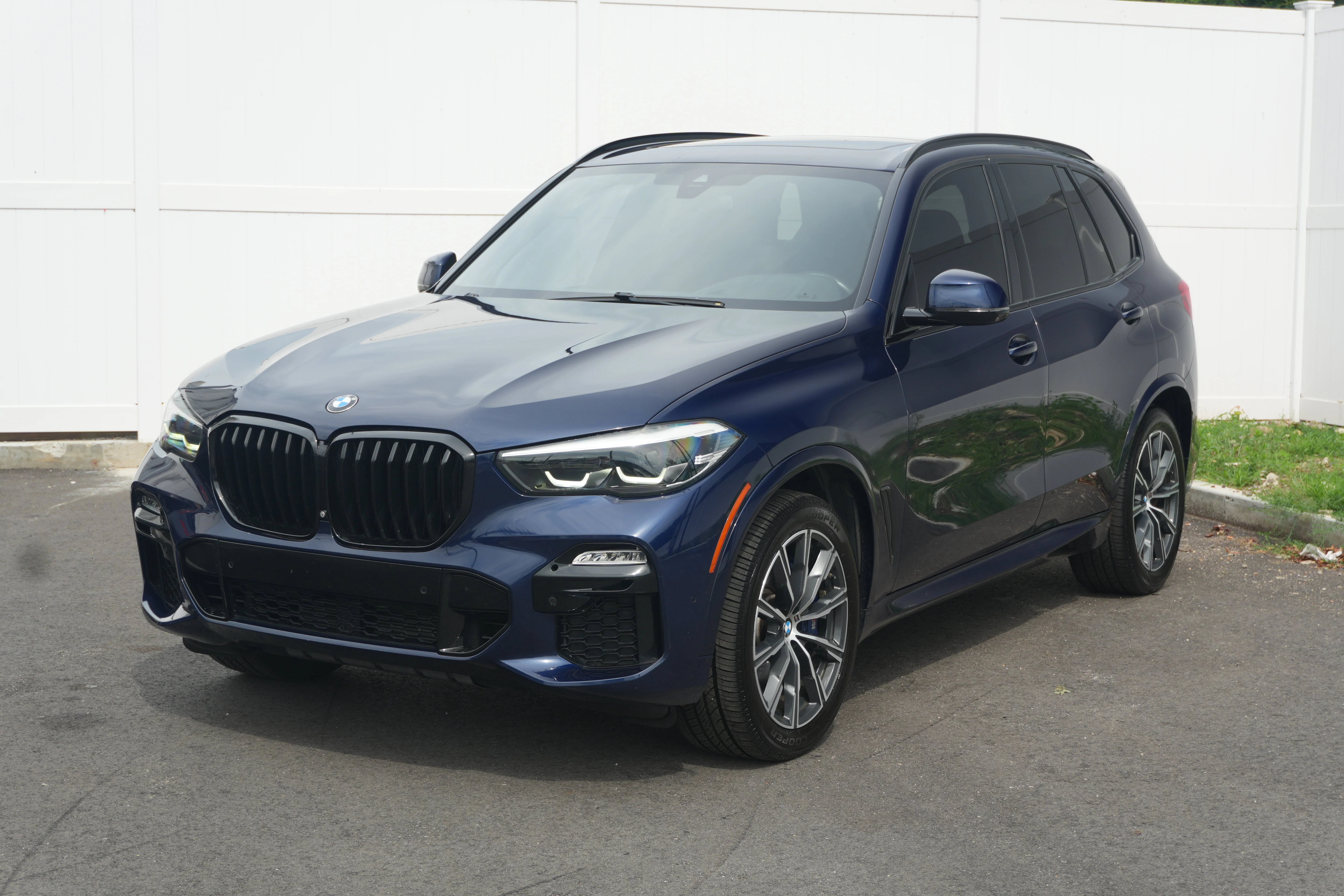 Used 2019 Tanzanite Blue II Metallic BMW xDrive40i image 1