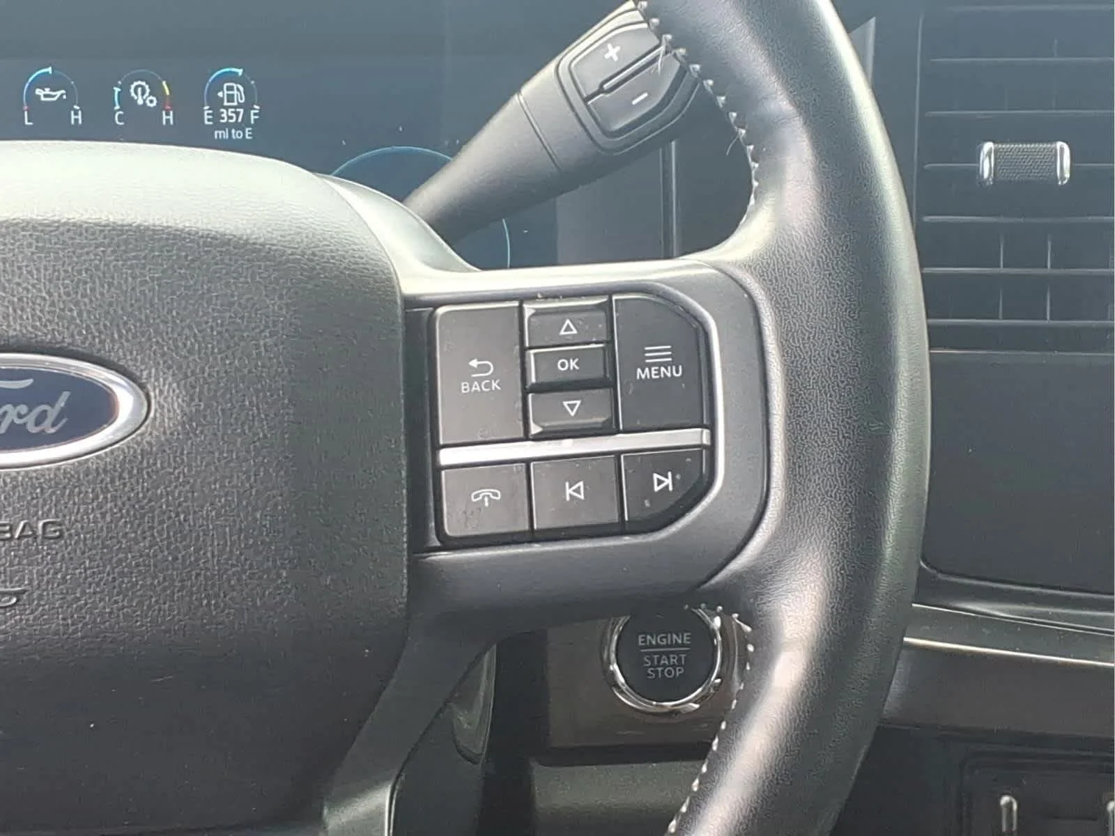 Used 2024 Carbonized Gray Metallic Ford LARIAT image 22
