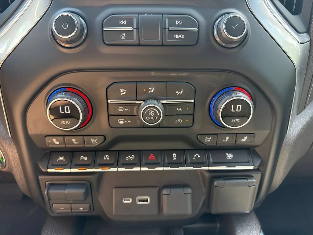 Used 2020 IRIDESCENT PEARL TRICOAT Chevrolet LTZ image 21