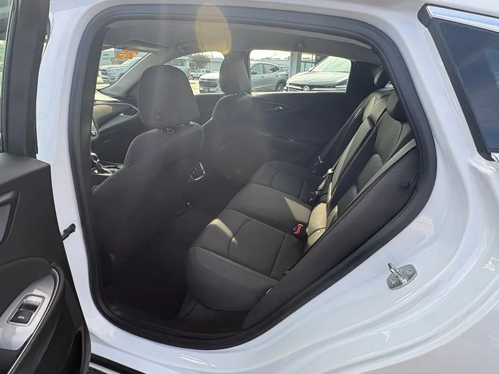 Used 2025 Summit White Chevrolet 1LT image 19