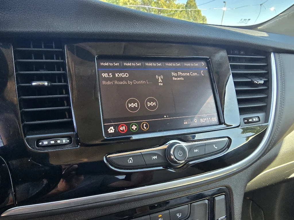 Used 2022 Summit White Buick Preferred image 23
