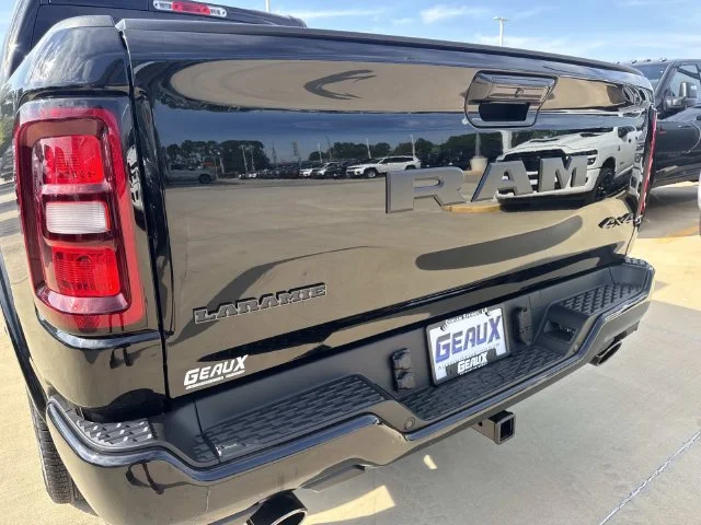 New 2027 Diamond Black Crystal Pearl-Coat Exterior Paint RAM Laramie image 17