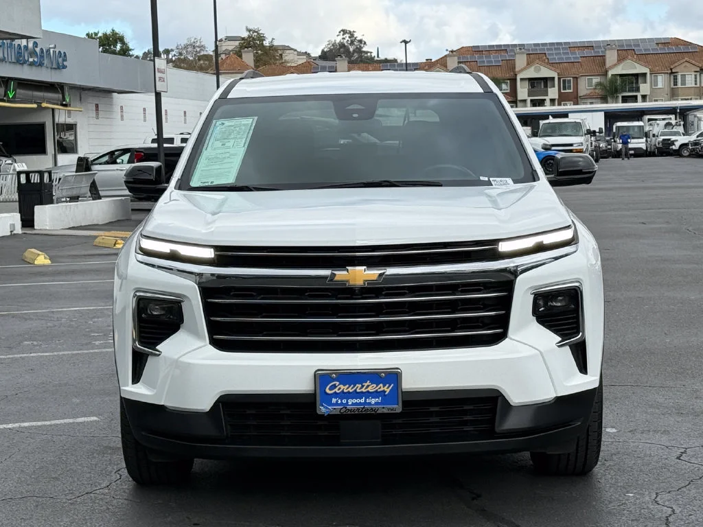 Used 2024 Summit White Chevrolet LT image 4