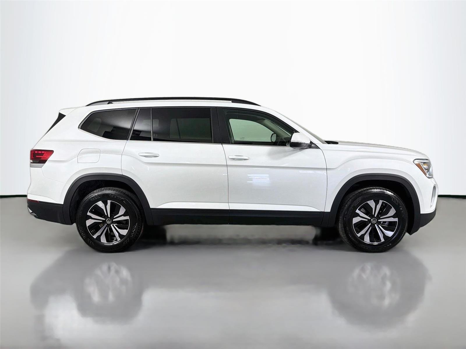New 2026 opal white pearl Volkswagen 2.0T SE image 4