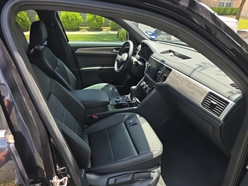 Certified Used 2023 Deep Black Volkswagen 3.6L V6 SE w/Technology image 9