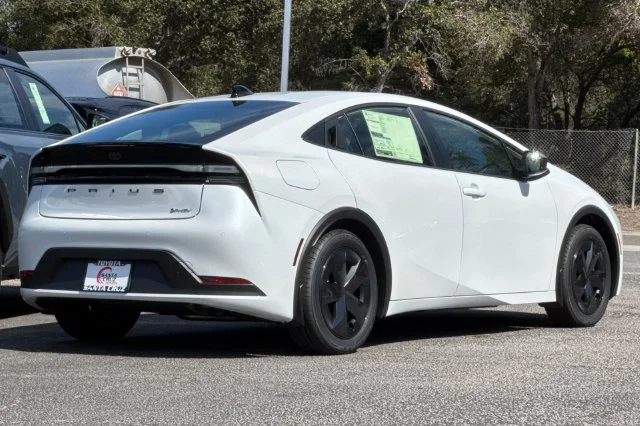 New 2027 Wind Chill Pearl <sup>1</sup> Toyota  SE image 4