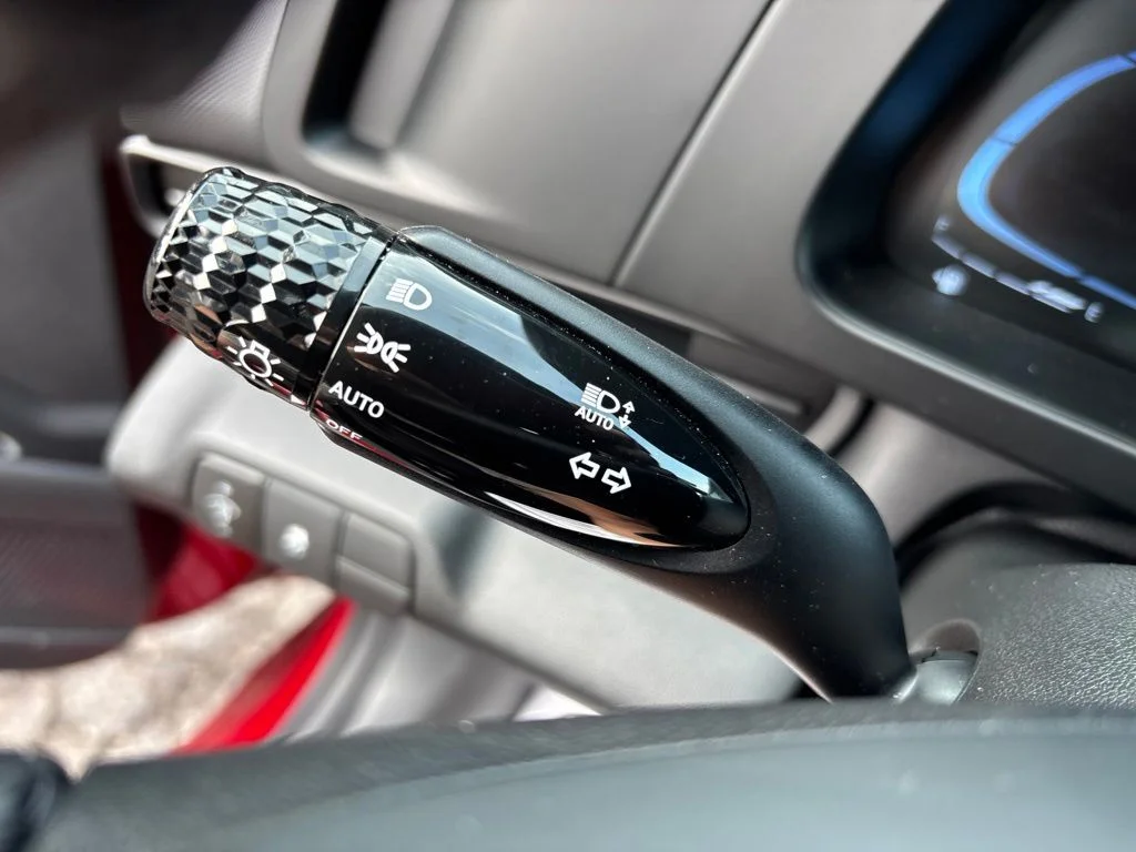 Used 2025 Red Hyundai SEL Sport image 28