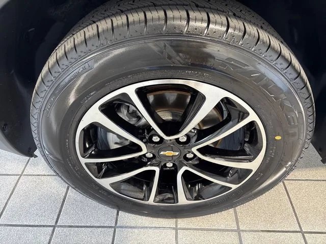 Used 2025 Sterling Gray Metallic Chevrolet LT image 5