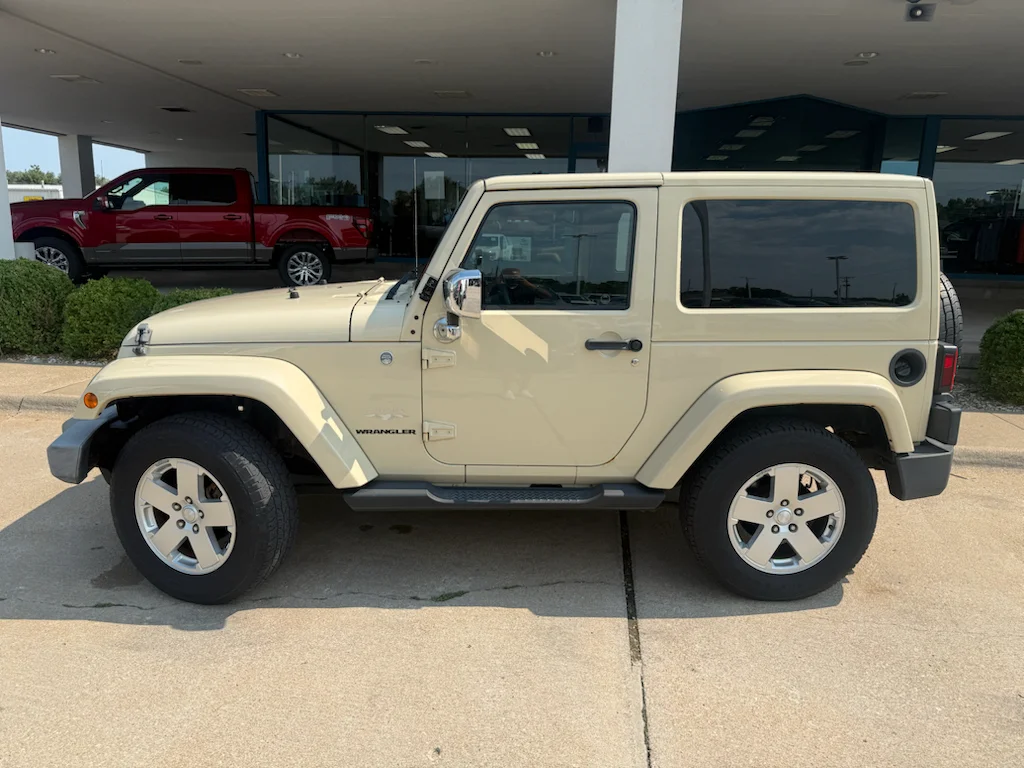 Used 2011 Sahara Tan Jeep Sahara image 14