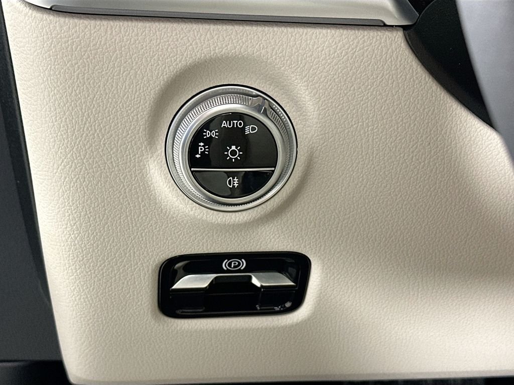 New 2026 Selenite Grey Metallic Mercedes-Benz C 300 image 10