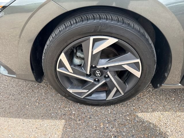 Used 2025 Gray Hyundai SEL Sport image 10