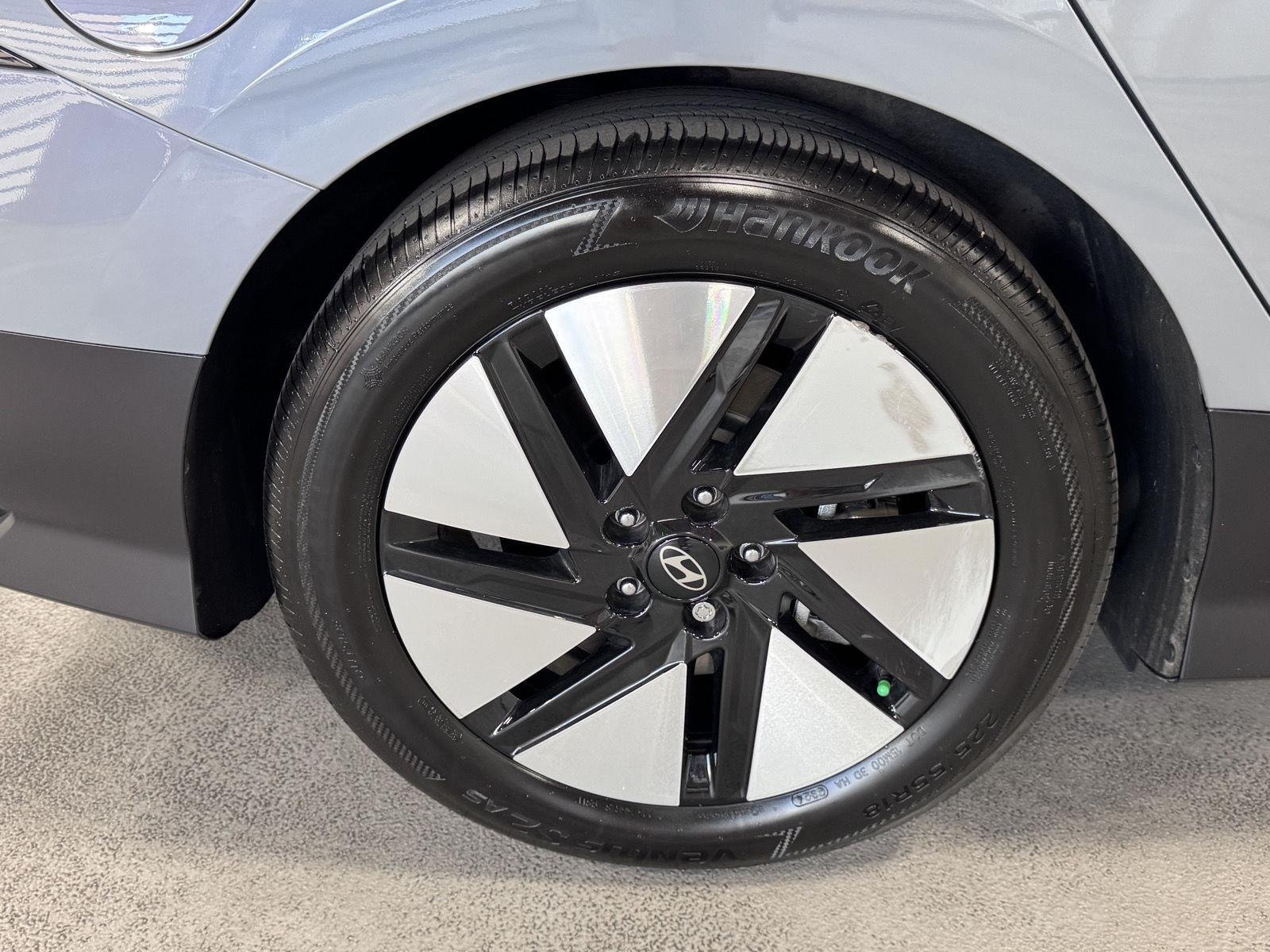 Certified Used 2025 Transmission Blue Hyundai SE image 14