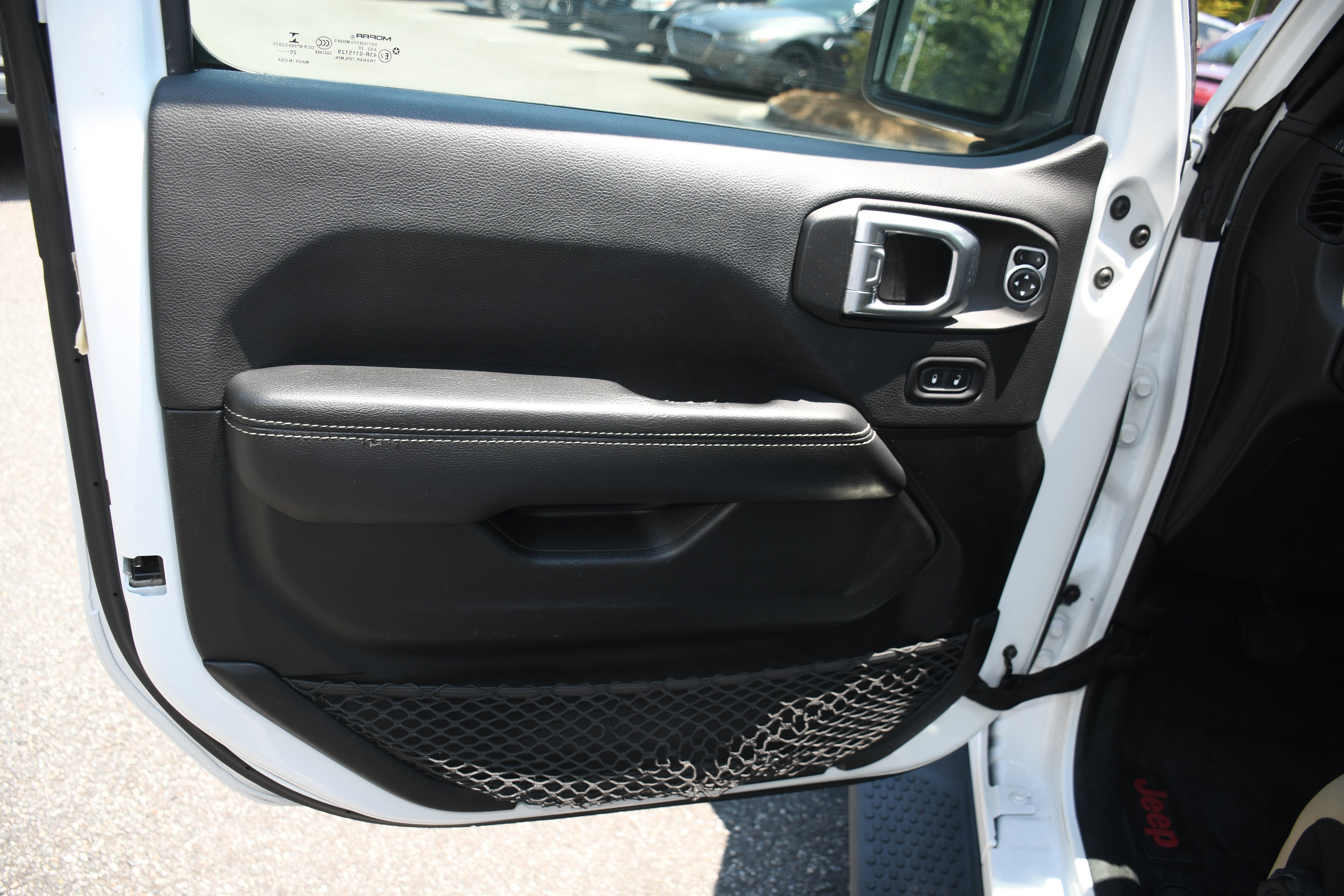Used 2021 White Jeep Unlimited Sahara image 9