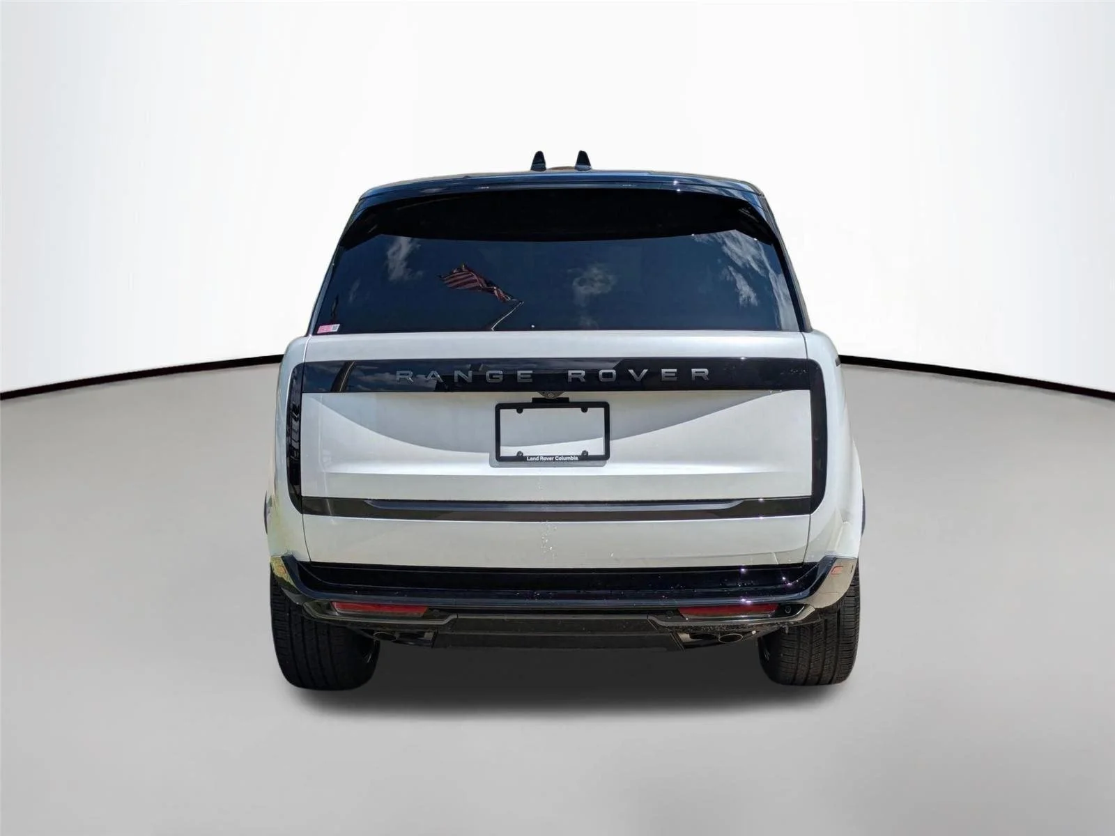 Used 2025  Land Rover SE image 6