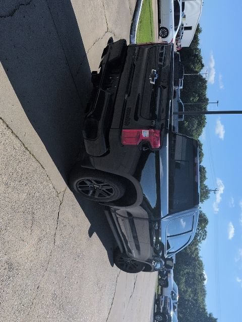 Used 2025 Black Chevrolet High Country image 3