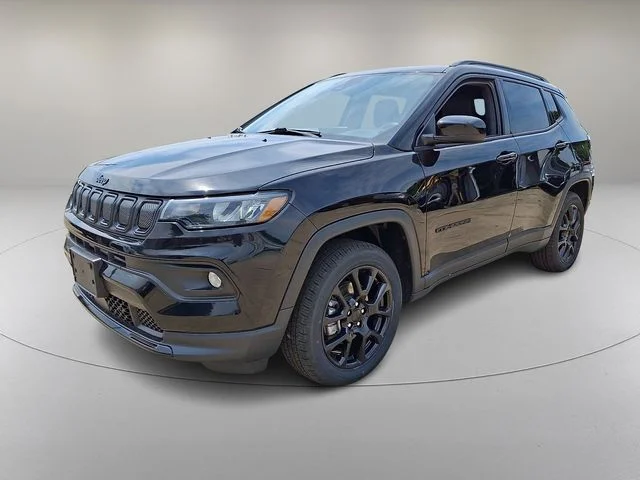 Used 2022 Black Jeep Latitude image 5