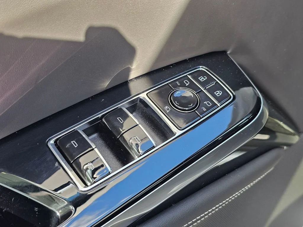 New 2026 Vibrant White Tricoat Cadillac Platinum Sport image 25