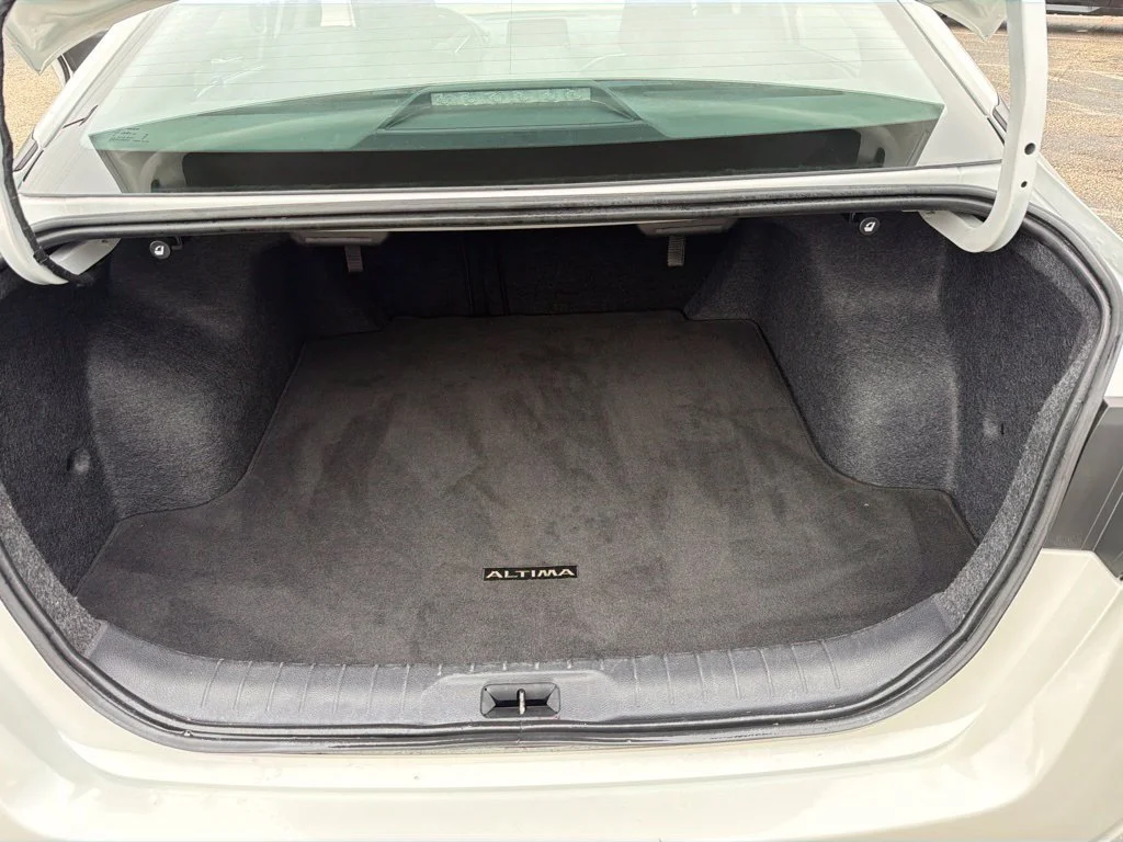 Used 2025 White Nissan SV image 29