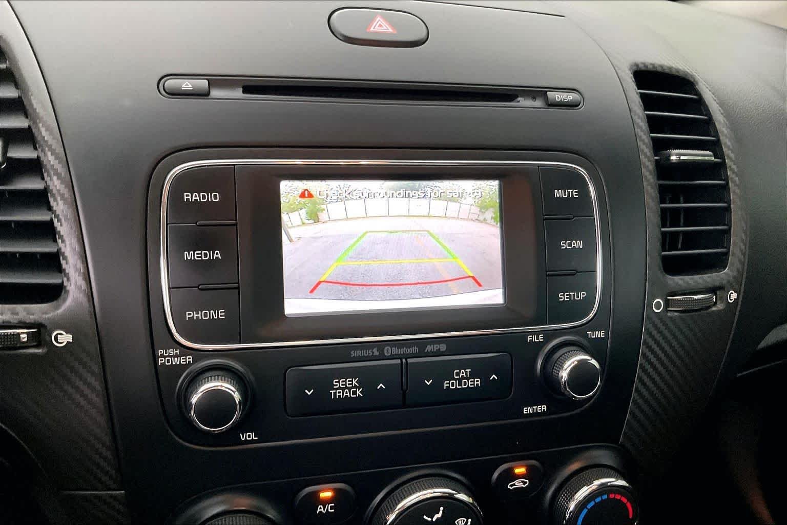 Used 2016 Snow White Pearl Kia EX image 23