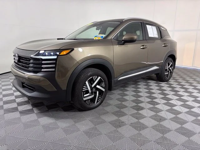Used 2025 Brown Nissan SV image 3