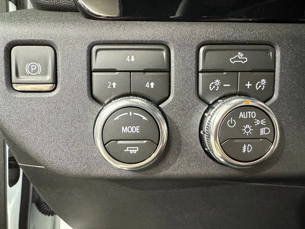 New 2026 Summit White GMC SLE image 17