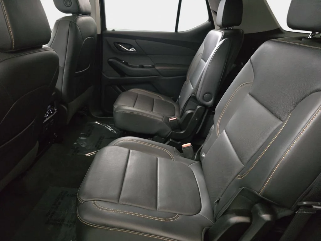 Used 2020 Silver Ice Metallic Chevrolet Premier image 17