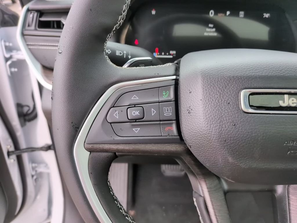 New 2026 Bright White Clear-Coat Exterior Paint Jeep Laredo image 23