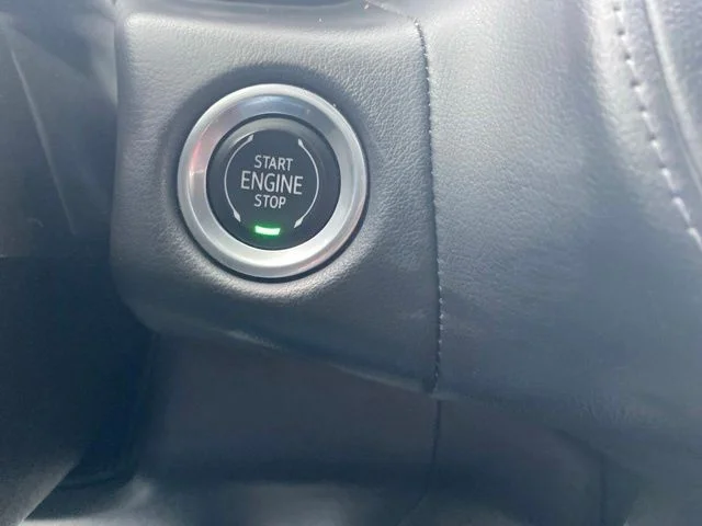 Used 2022 Summit White Chevrolet Z71 image 29