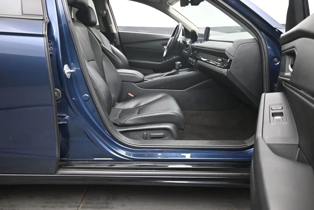 Used 2024 Blue Honda EX-L image 10