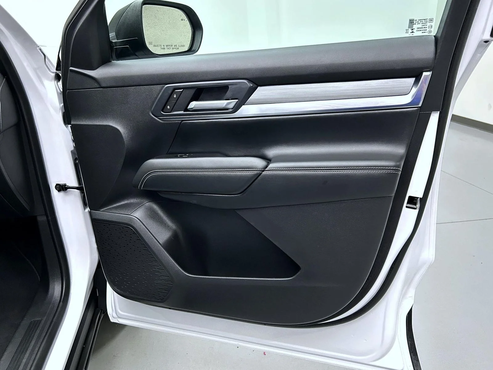 Used 2026 White GMC Elevation image 16