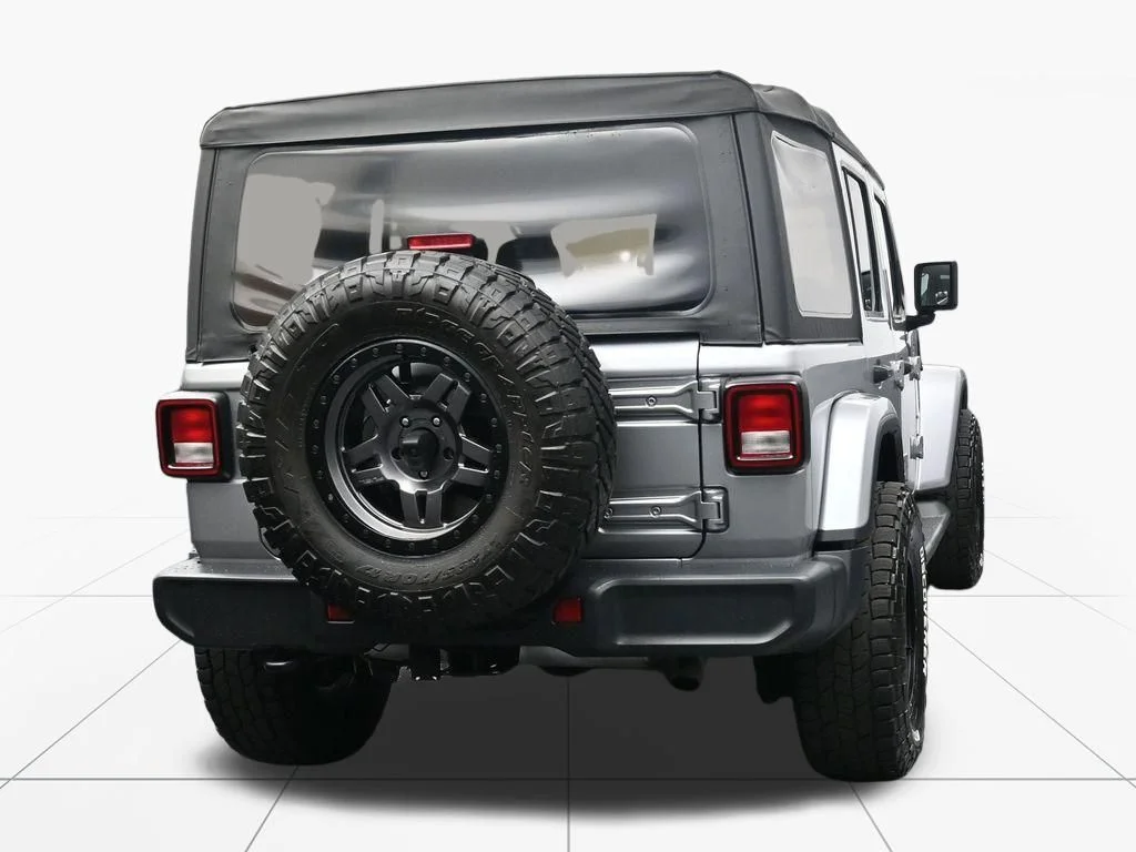 Used 2020 Billet Silver Metallic Jeep Unlimited Sahara image 4