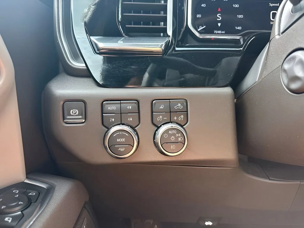 Used 2025 Summit White GMC SLT image 25