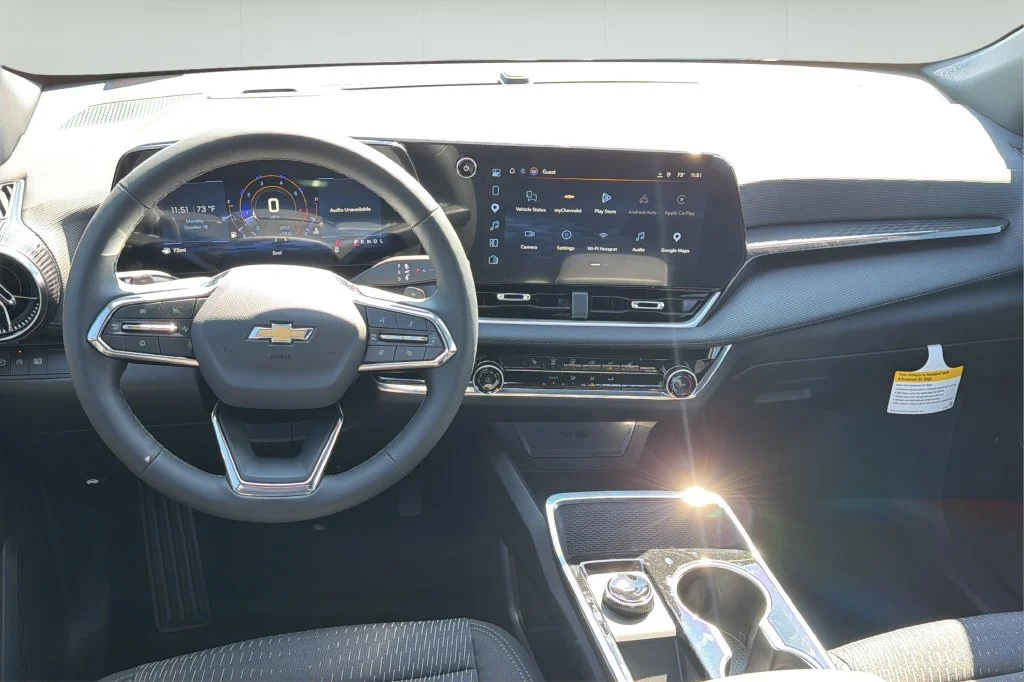 New 2027 Summit White Chevrolet LT image 21