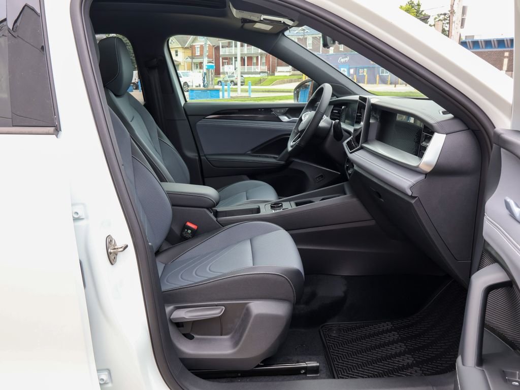 New 2026 White Volkswagen 2.0T SE R-Line Black image 30