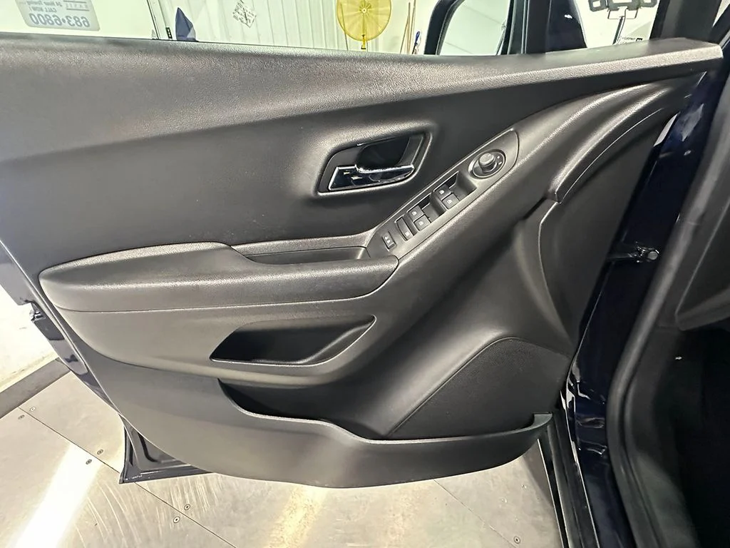 Used 2021 Blue Chevrolet LS image 19
