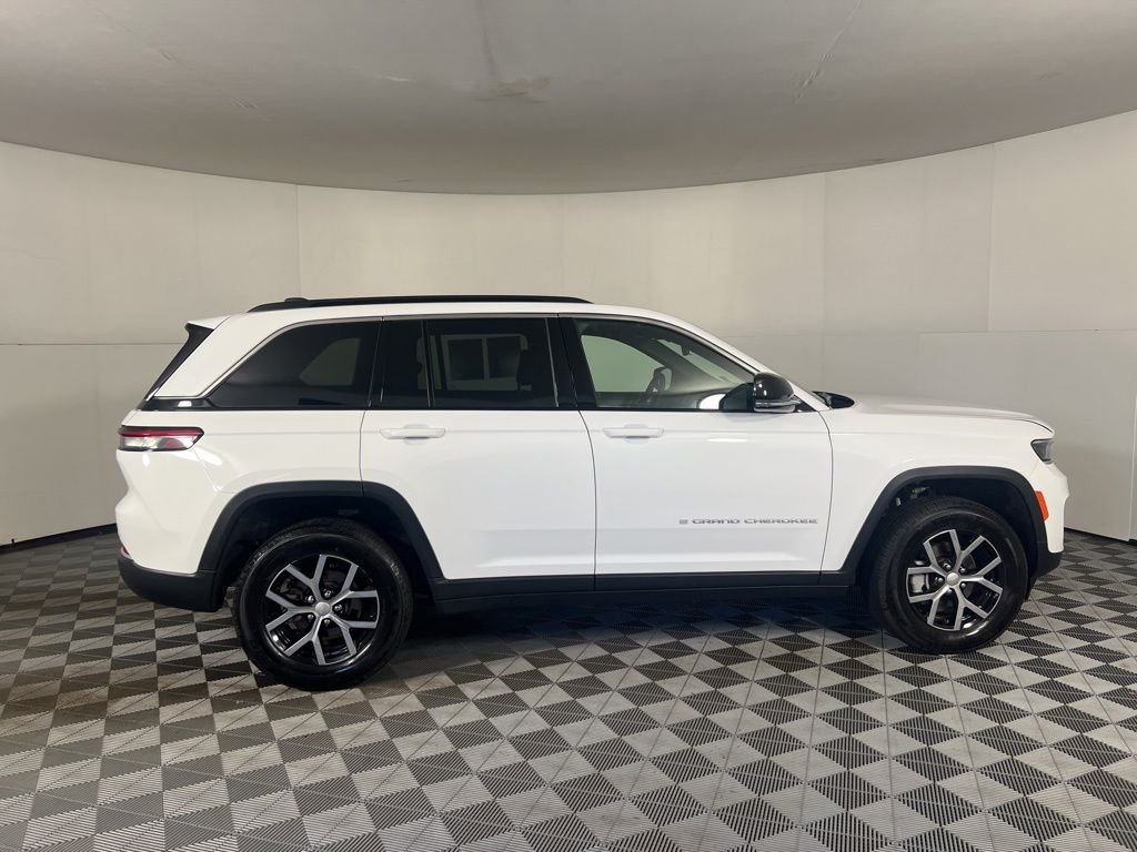 Used 2025 White Jeep Limited image 18