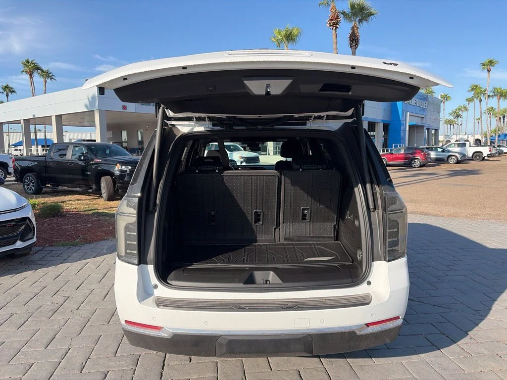 Used 2026 Summit White Chevrolet LT image 7
