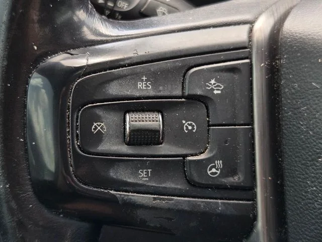 Used 2020 Silver GMC Denali image 21