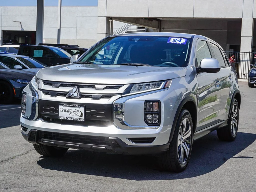 Used 2024 Silver Mitsubishi 2.0 ES image 3