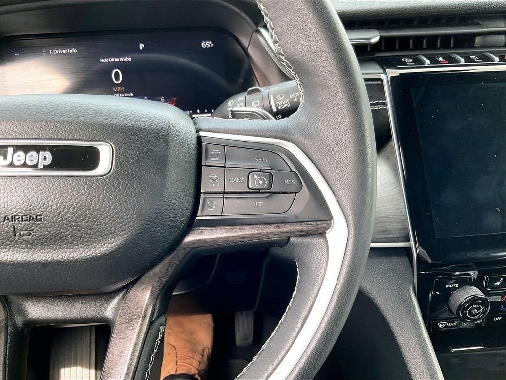 Used 2023 White/off-white Jeep Limited image 25